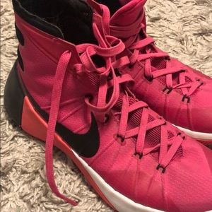 NIKE Pink and black basketball sneakers NEW